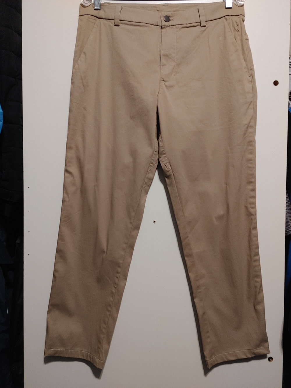 lululemon athletica Men's Khaki Straight Chinos - Beige